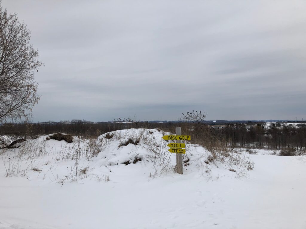 Directional signage for disc golf course in winter