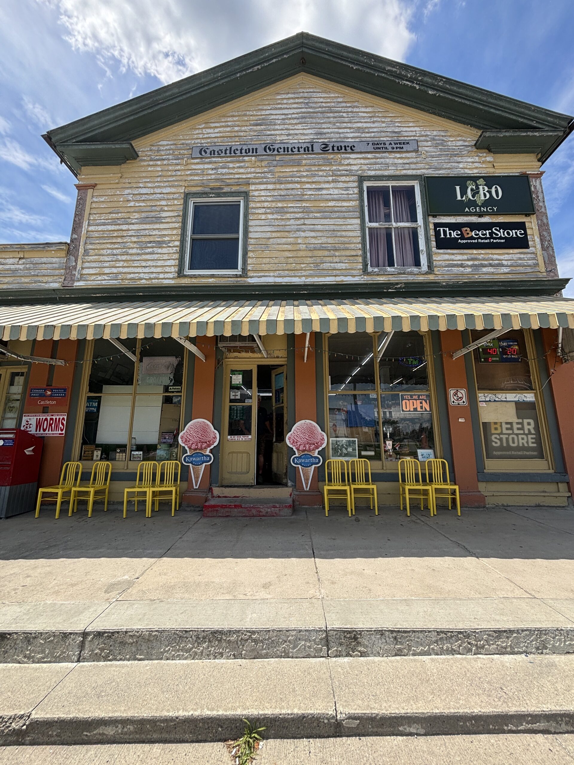 Photo of Castleton General Store storefront.