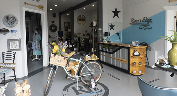 Decor store with a blue decorative bike in the center.