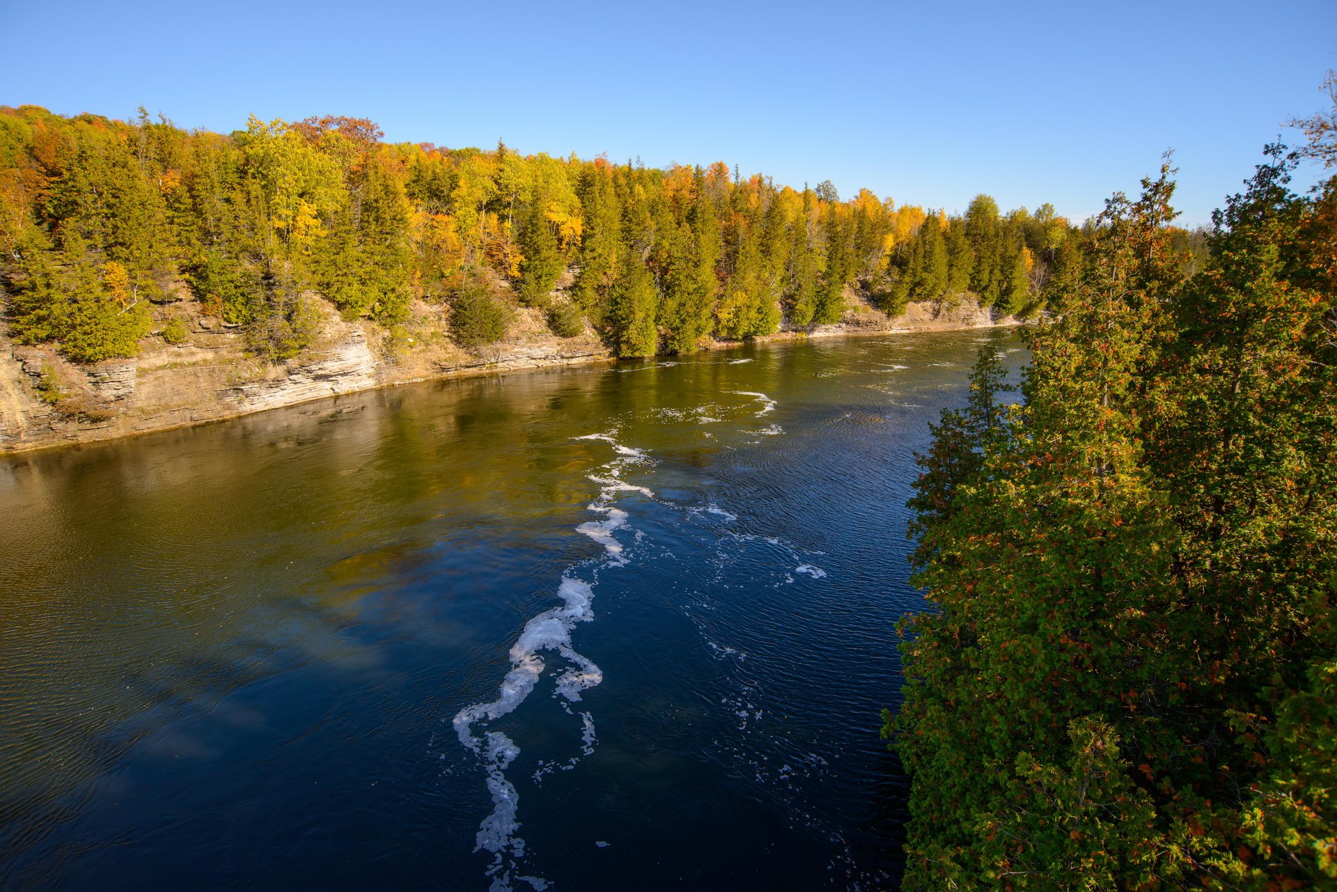 river running through Ferris Provincial Park in fall